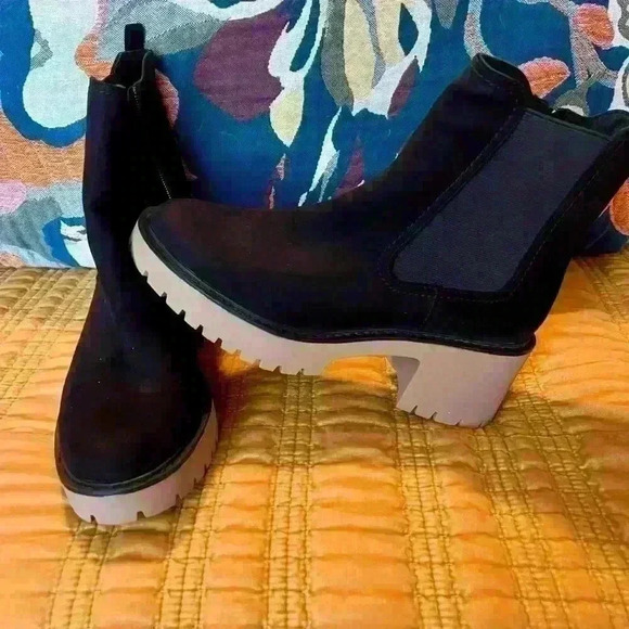 Universal Thread Shoes - NWOT Universal Thread Suede Boots